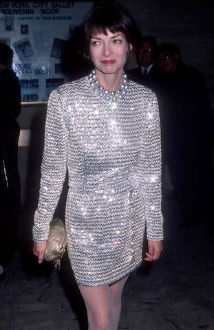 <p>Ron Galella/Ron Galella Collection via Getty </p> Anna Wintour at Lincoln Center in 1990