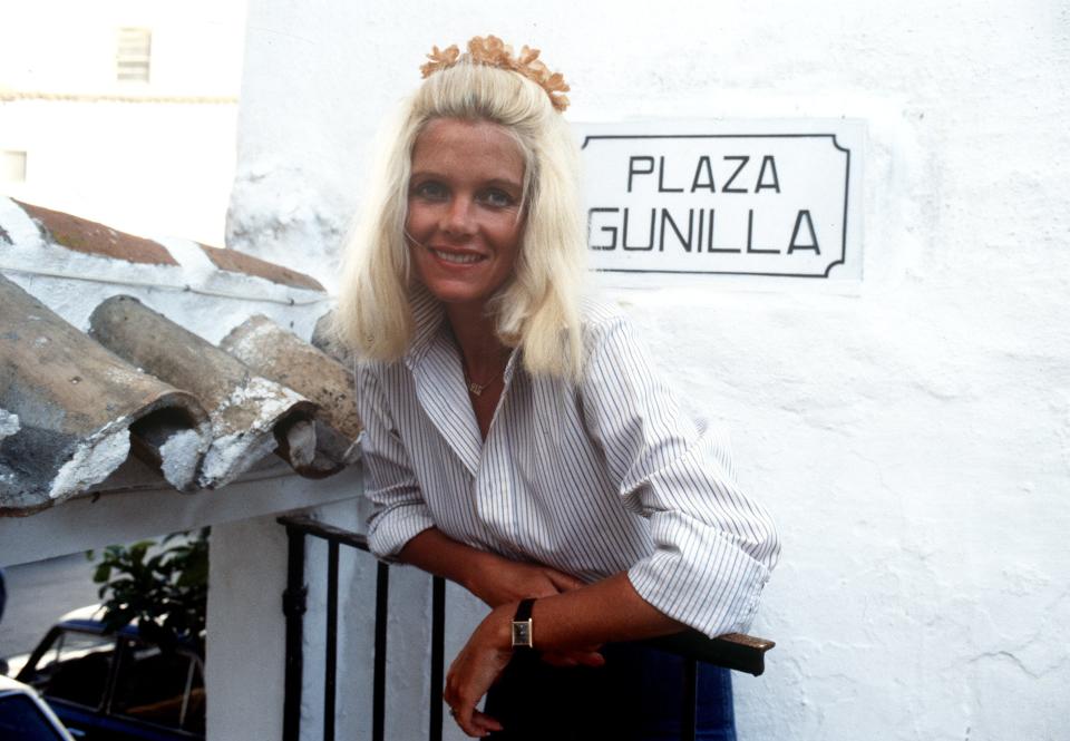 Gräfin Gunilla von Bismarck im Sommer 1979 an der Plaza Gunilla nahe Marbella an der Costa del Sol in Spanien.      (Photo by Istvan Bajzat/picture alliance via Getty Images)