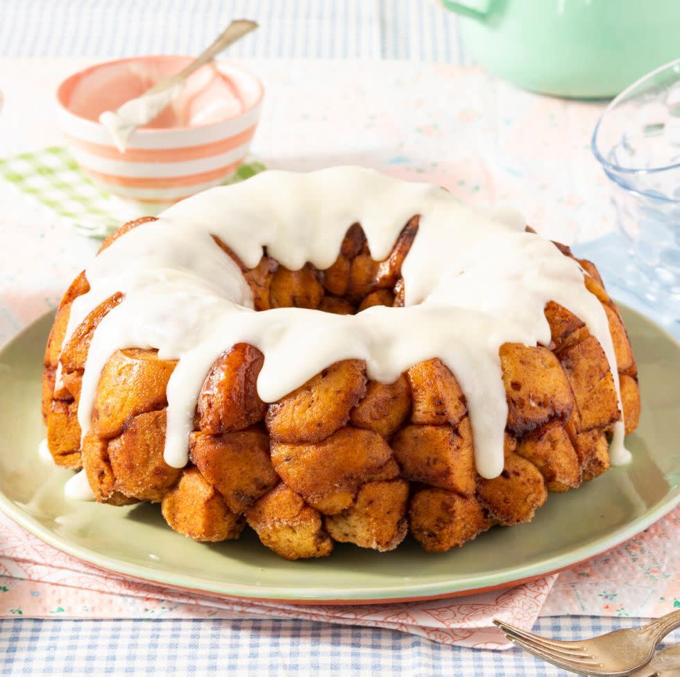 cinnamon roll monkey bread with white glaze