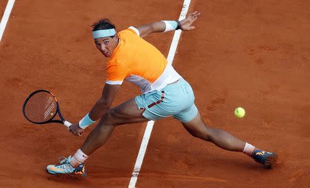 Rafael Nadal of Spain returns the ball to his compatriot David Ferrer during their quarter-final match at the Monte Carlo Masters in Monaco April 17, 2015. REUTERS/Eric Gaillard