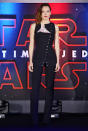 <p>Daisy Ridley hatte diese Woche auf der „Star Wars“-Premiere in Mexiko-Stadt die Hosen an: Sie trug ein schmal geschnittenes Ensemble von Paco Rabanne mit Endlos-Bein-Effekt. (20. November 2017, Bild: Rex Features) </p>