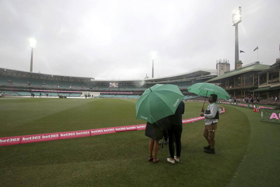 Rain falls before play on day 4 of the cricket test match between India and Australia in Sydney, Sunday, Jan. 6, 2019. (AP Photo/Rick Rycroft)