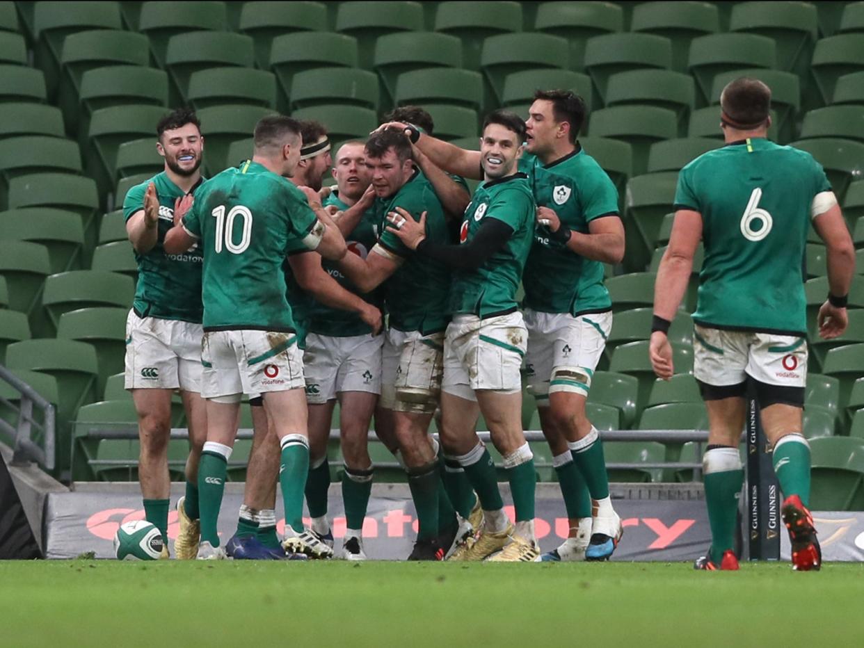 Ireland celebrate after Keith Earls score his second try of the match against Scotland (PA)