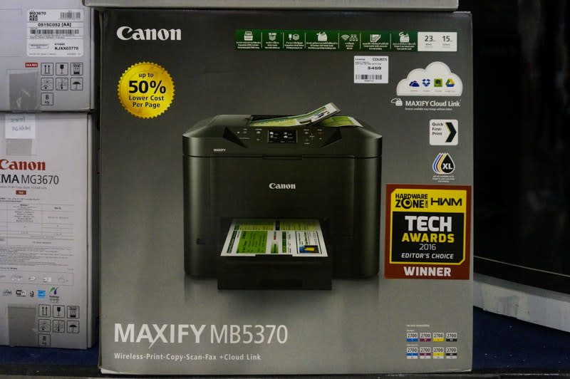 No display unit for this, but the Maxify MB5370 was the winner of our Editor’s choice this year, and it features a 3.0” Touch-screen LCD display, and a 500 sheet high-capacity paper cassette. It supports Print from Email, Scan to Cloud, Scan/Fax to network folder, and Auto Duplex printing. This is going for $359 at the show (usual price $459) and you’ll get a free PGI-2700XL Black Ink cartridge (worth $57.55), and two Swenson’s meal vouchers (worth $49 each).