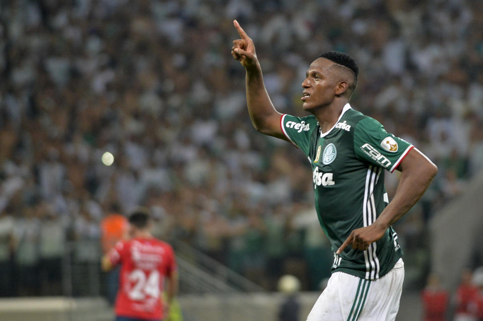 Palmeiras defender Yerry Minas looks set to be Barcelona’s next signing. (Getty)