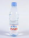 <p><strong>18eme – Évian</strong><br>La marque d’eau minérale dont la source se situe à Évian-les-Bains (Haute-Savoie) appartient au groupe Danone. Elle est l’eau la plus vendue en France et chaque année, sa production s’élève à 1,5 milliard de litres. </p>