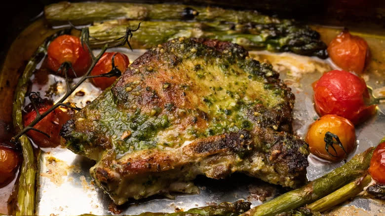 Pesto pork chops with tomatoes