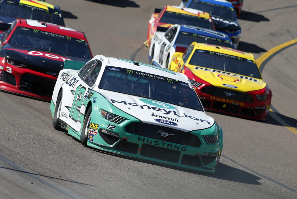 Ryan Blaney (12) leads the field out of Turn 4 during the NASCAR Cup Series auto race at ISM Raceway, Sunday, March 10, 2019, in Avondale, Ariz. (AP Photo/Ralph Freso)