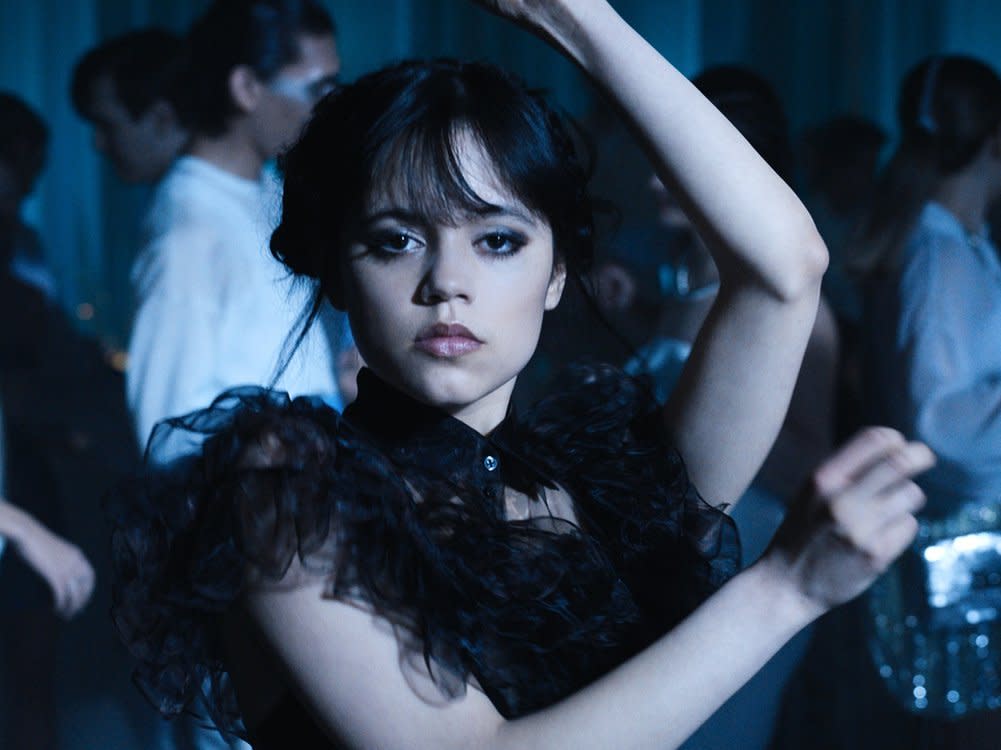 Mit wem tanzt "Wednesday" (Jenna Ortega) in Staffel zwei? (Bild: Netflix)
