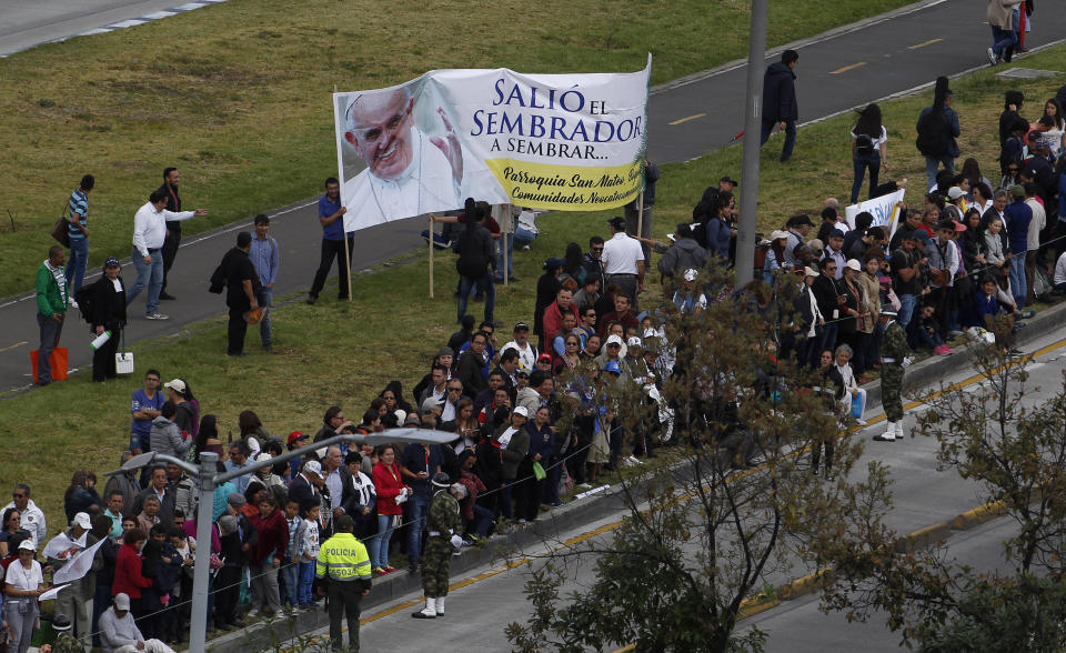 FOTOS: El Papa Francisco llega a Colombia para sanar heridas