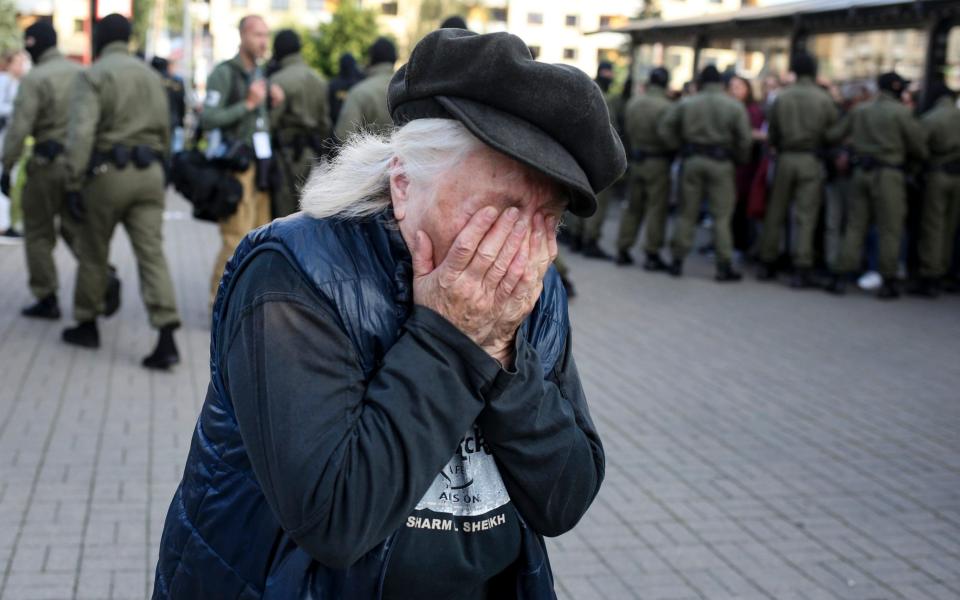 An elderly woman reacts as police officers detain women during an opposition rally - TUT.by 