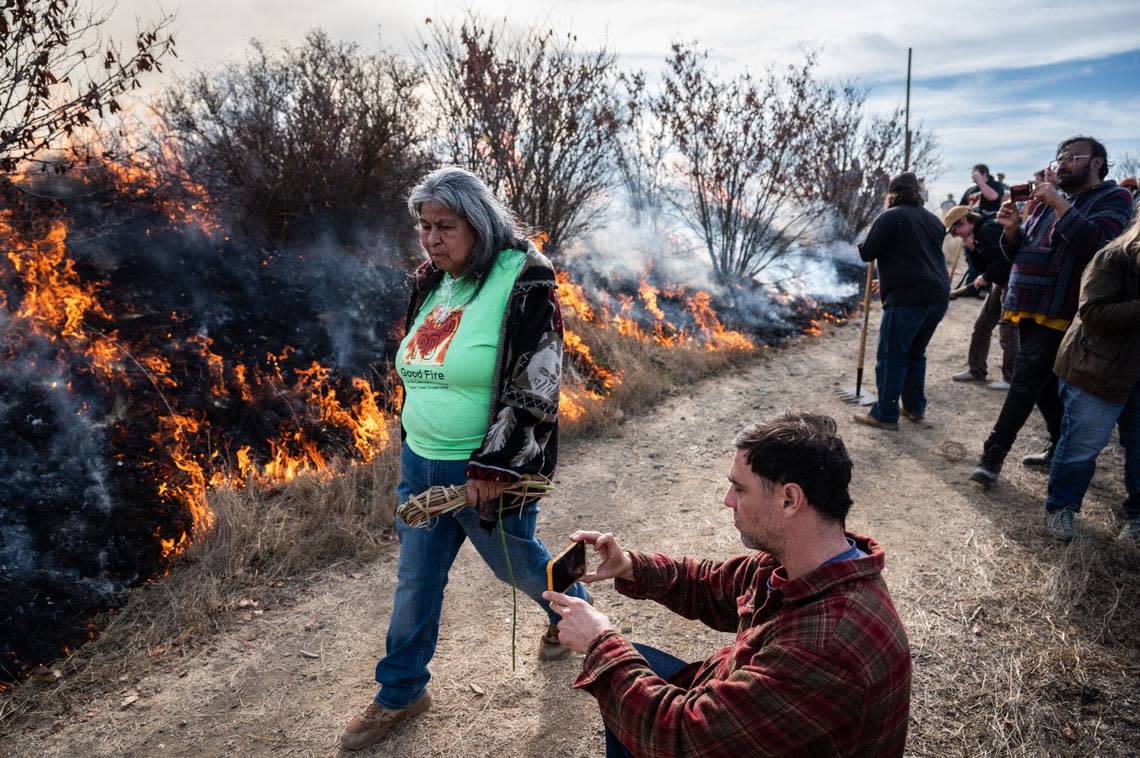 Maidu/Wintun cultural expert Diana Almendariz walks past the cultural burn that she was directing Friday at the Cache Creek Nature Preserve in Yolo County. The small fires of the Leok Po (Wintun for “good fire”) demonstration benefit culturally valuable native plants. Hector Amezcua/hamezcua@sacbee.com