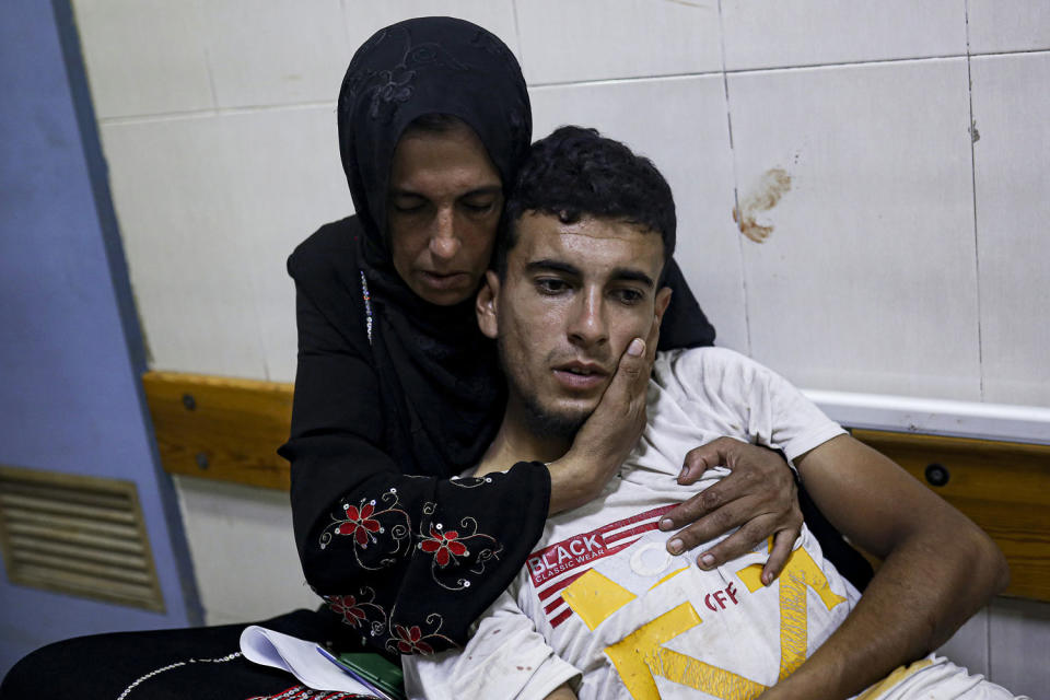 Israeli bombardment of Khan Younis (Jehad Alshrafi / AP)