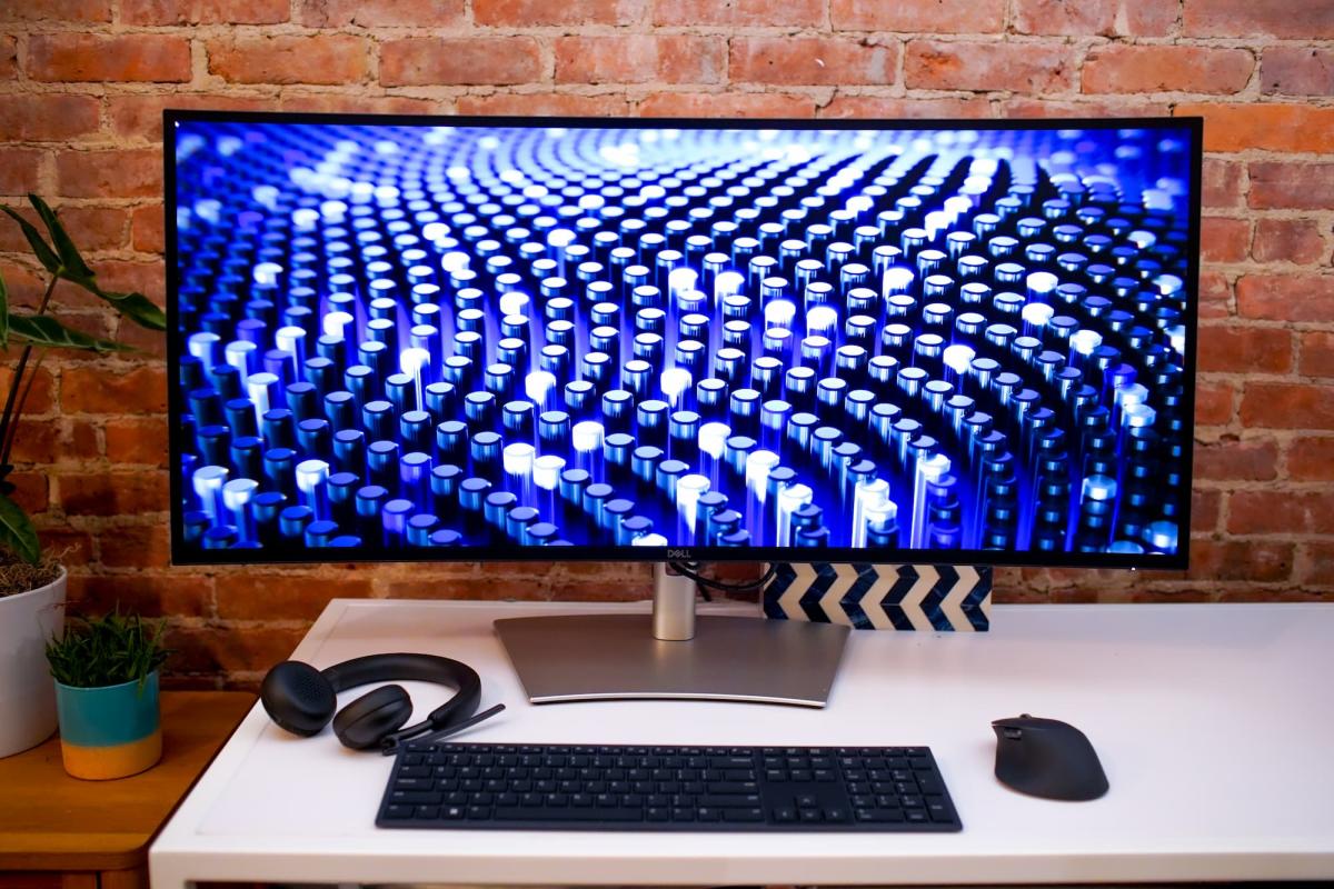 Dell introduces innovative 40-inch 5K curved monitor at CES with unprecedented eye comfort