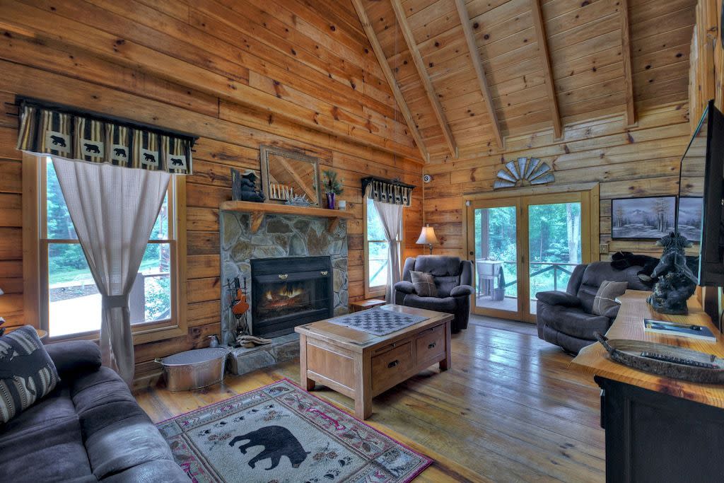 Cozy Bear Cabin: More