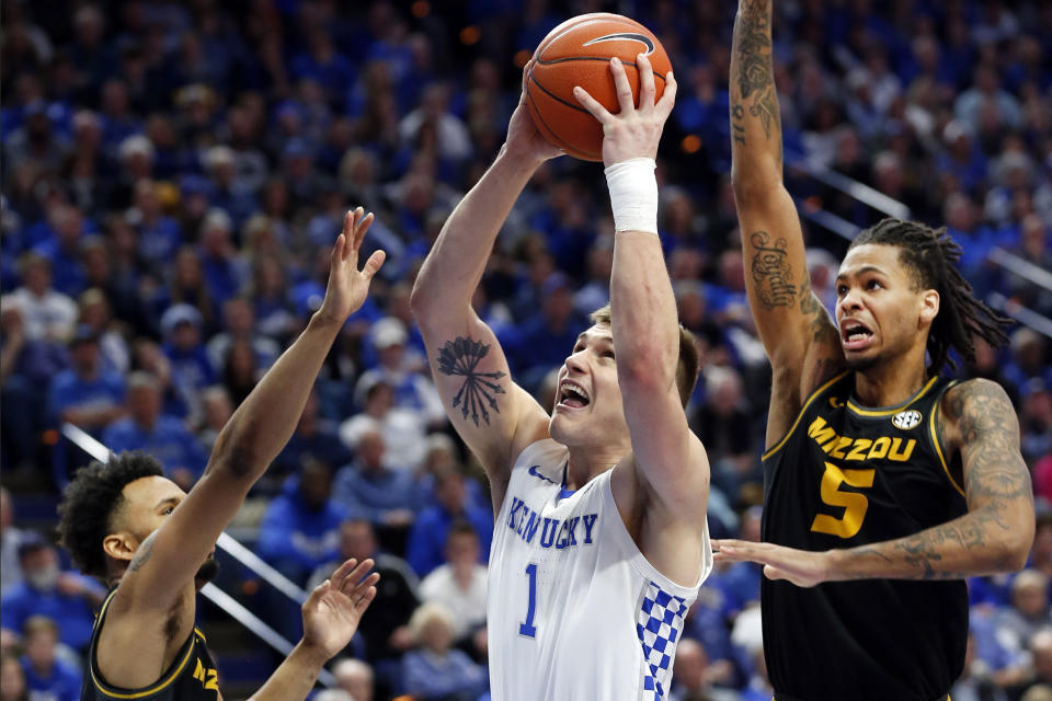 Kentucky's Nate Sestina, middle, shoots between Missouri's Torrence Watson, left, and Mitchell Smith (5) during the second half of an NCAA college basketball game in Lexington, Ky., Saturday, Jan 4, 2020. Kentucky won 71-59. (AP Photo/James Crisp)