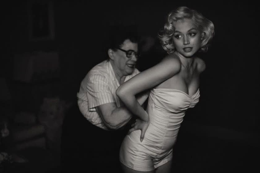 如同穿越復古年代：一張張劇照被 Ana De Armas 飾演的 Marilyn Monroe 迷倒！
