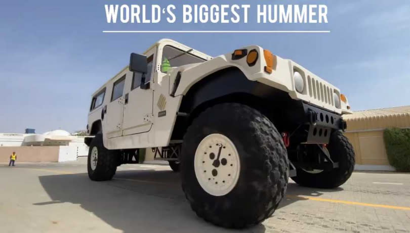 這輛悍馬車高6.6公尺、寬6公尺、長14公尺，是原尺寸車輛的足足3倍之大。
