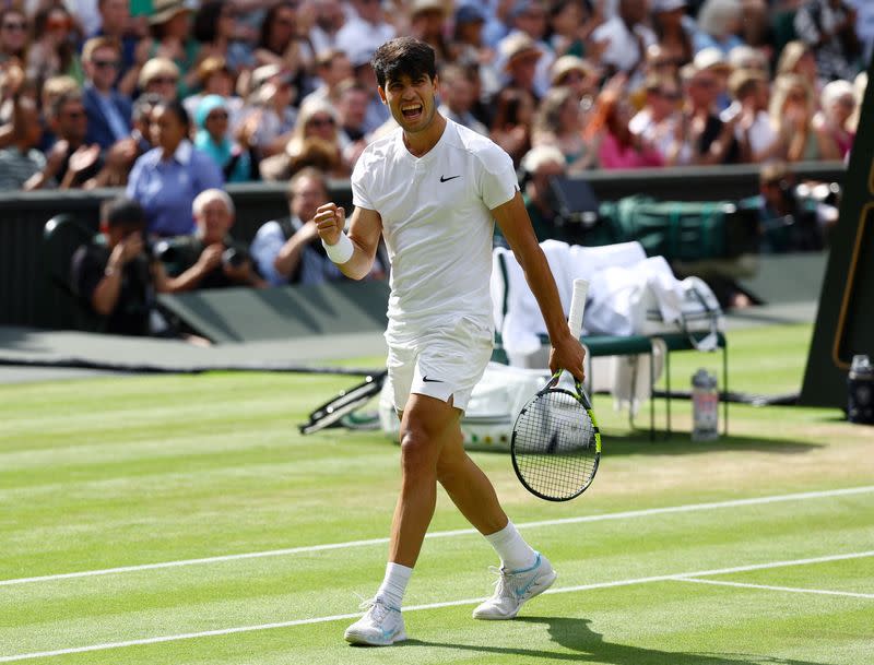 Foto del domingo del tenista español Carlos Alcaraz en la final de Wimbledon ante el serbio Novak Djokovic