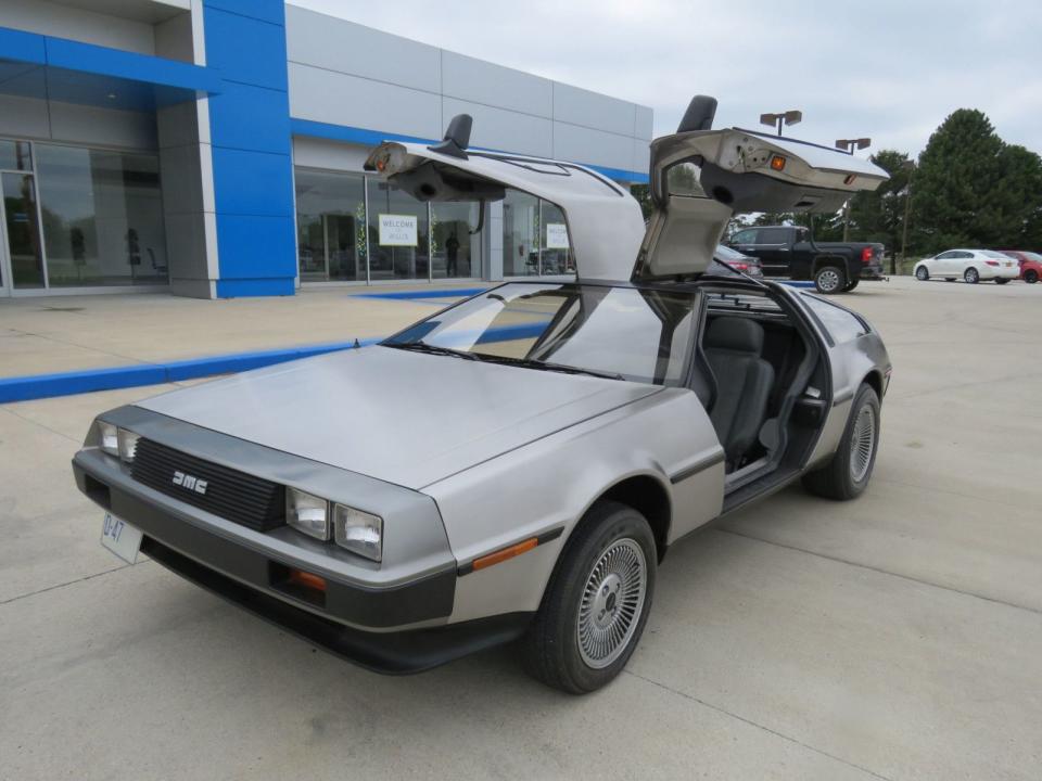 <img src="don-delorean.jpg" alt="1981 DeLorean DMC-12">