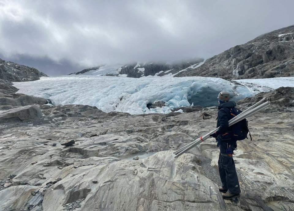 Brewster Glacier in Mt Aspiring National Park has the longest record of mass balance measurements. Using snowstakes, we document its retreat due to warming temperatures. Andrew Lorrey, <a href="http://creativecommons.org/licenses/by-sa/4.0/" rel="nofollow noopener" target="_blank" data-ylk="slk:CC BY-SA;elm:context_link;itc:0;sec:content-canvas" class="link ">CC BY-SA</a>