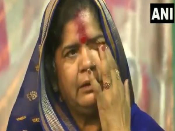 Imarti Devi shedding tears at a rally in Gwalior. (Photo/ANI)