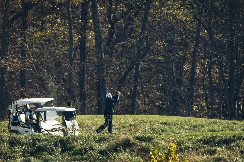 El presidente Donald Trump jugaba golf este sábado en Sterling, Virginia