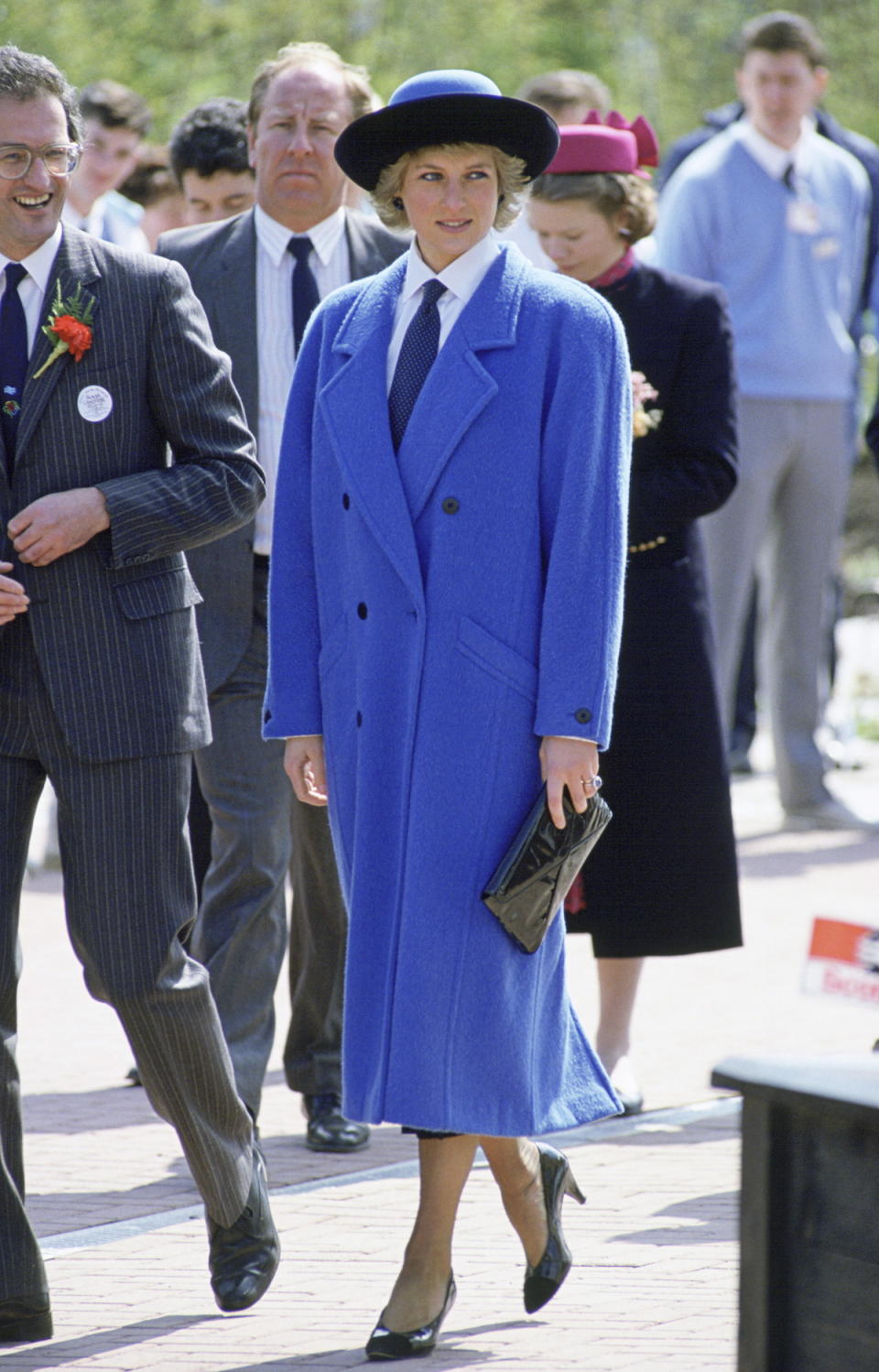 <p>Diana bucked the frilly princess style by embracing menswear, including ties, button-down shirts, and menswear-style coats. (Photo: Tim Graham/Getty Images) </p>