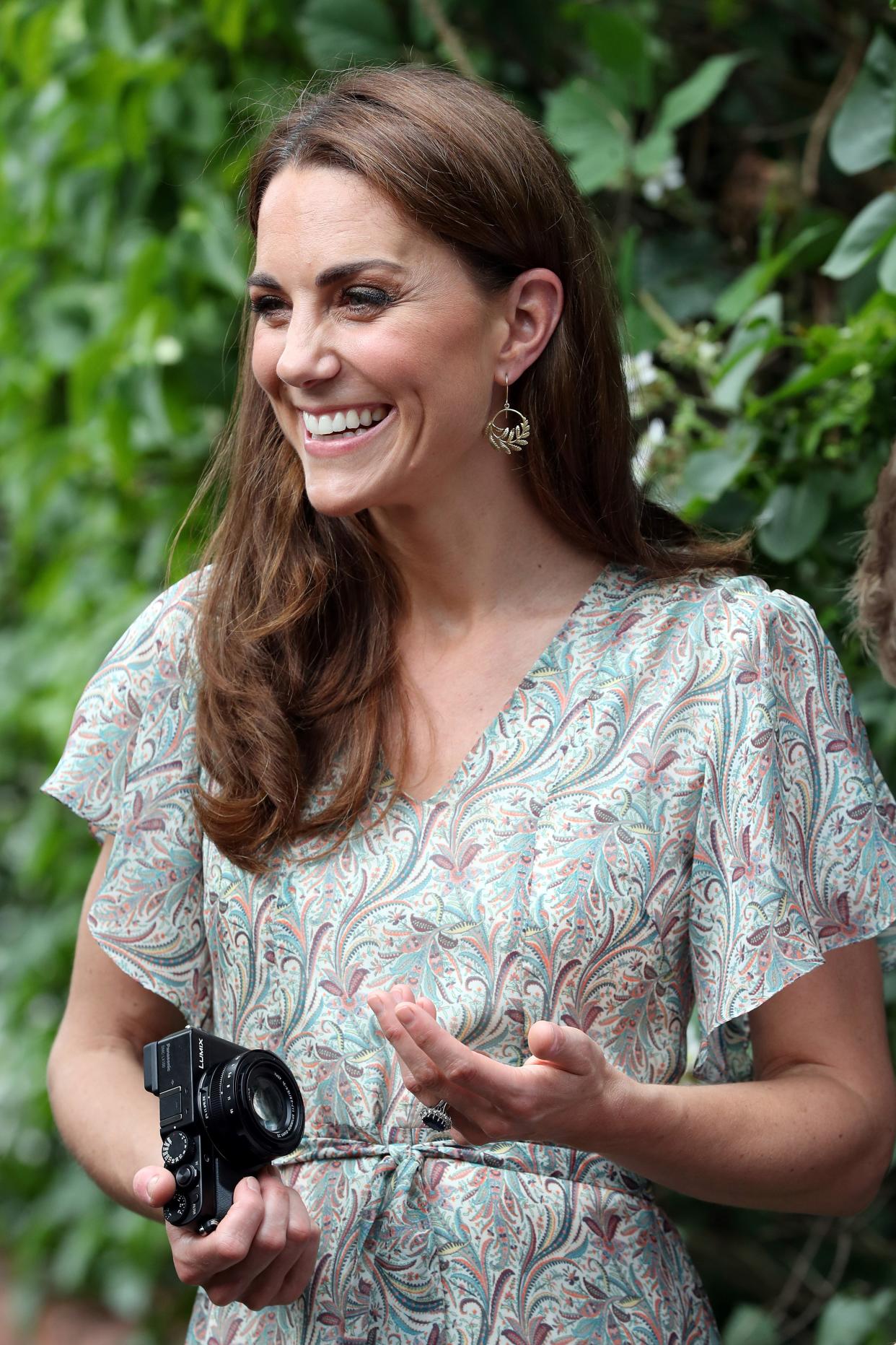 Britain's Catherine, Duchess of Cambridge holds a camera as she takes part in a a photography workshop with the charity 'Action for Children' in Kingston, southwest London on June 25, 2019. (Photo by Chris Jackson / POOL / AFP)        (Photo credit should read CHRIS JACKSON/AFP via Getty Images)