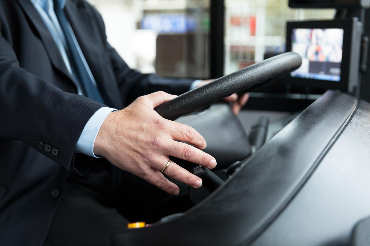 Ohne Passagiere machte sich der Bus zurück auf den Weg nach Hamburg. (Symbolbild: Getty Images)