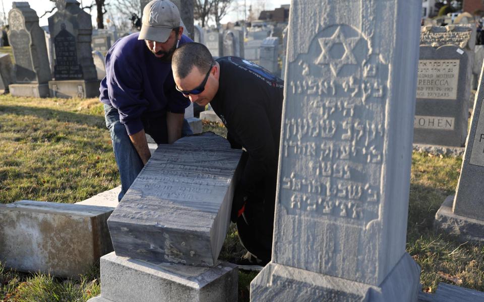 Philadelphia Jewish cemetery desecrated by vandals 