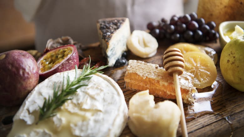 Honeycomb with different types of cheese