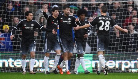 Football Soccer - Crystal Palace v Chelsea - Barclays Premier League - Selhurst Park - 3/1/16 Oscar celebrates with team mates after scoring the first goal for Chelsea Reuters / Dylan Martinez Livepic
