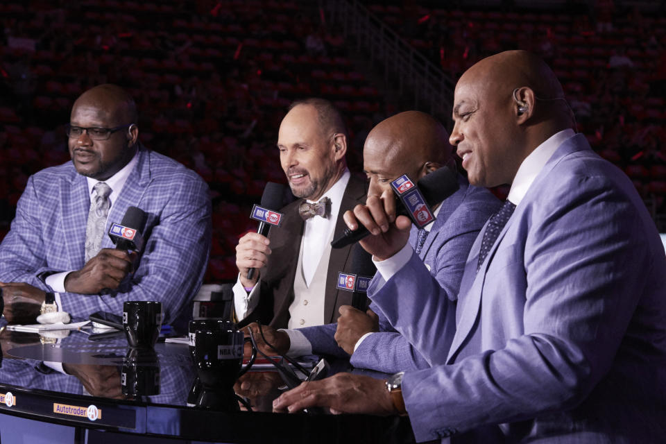 Basketball: NBA Playoffs: NBA on TNT broadcasters (L-R) Shaquille O'Neal, Ernie Johnson, Kenny Smith and Charles Barkley before Houston Rockets vs Golden State Warriors at Toyota Center. Game 1. 
Houston, TX 5/14/2018
CREDIT: Greg Nelson (Photo by Greg Nelson /Sports Illustrated via Getty Images)
(Set Number: X161915 TK1 )