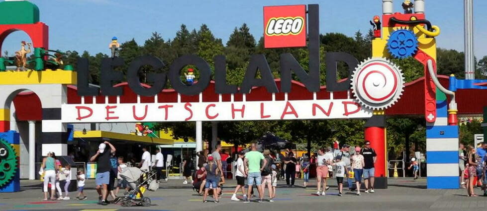 Des visiteurs à l'entrée du parc d'attractions Legoland, juste avant l'accident, le 11 août 2022.  - Credit:STRINGER / NEWS5 / AFP