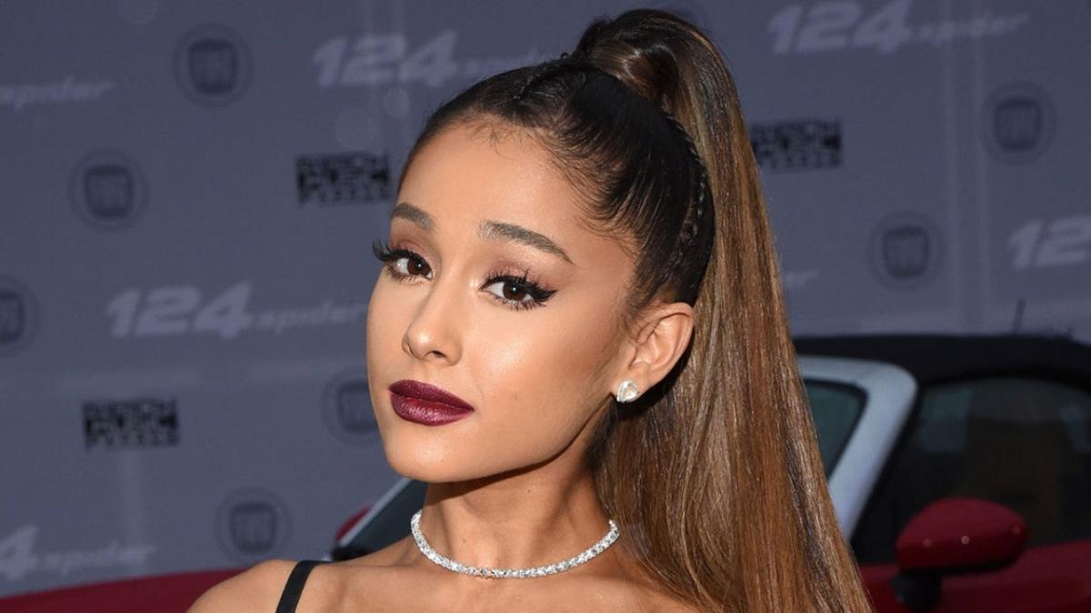 What happened to Ariana Grande? Health explored as singer claps