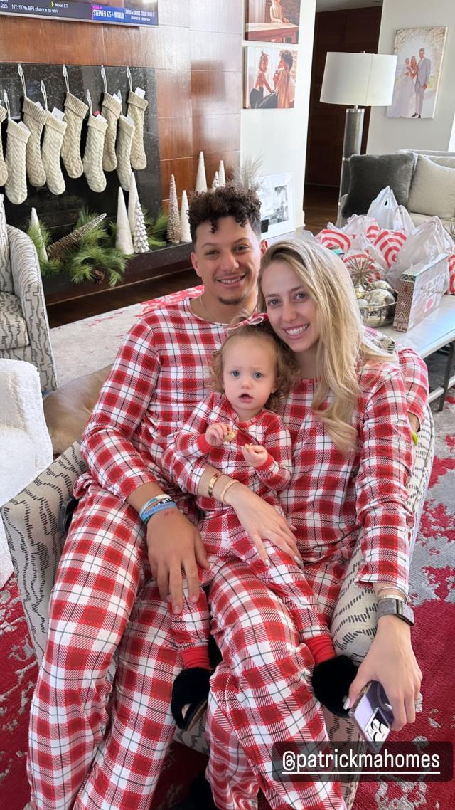 Patrick Mahomes, Brittany Matthews enjoy kid's 1st Christmas