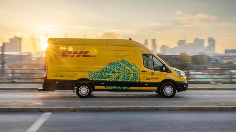 DHL宣布向福特訂購2000輛E-Transit電動廂型車，加速快遞車隊電動化