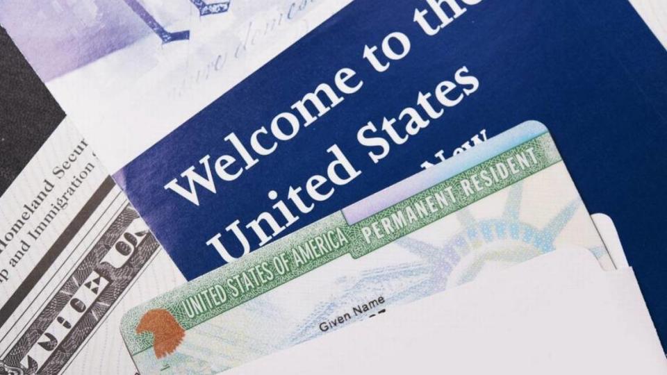 Solicita la green card para tus padres.