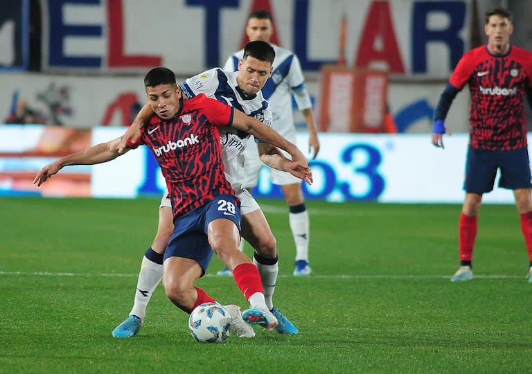 Alexis Cuello marcó el 1-1 transitorio, pero San Lorenzo terminó lejos de Vélez, en el rendimiento y en el resultado.