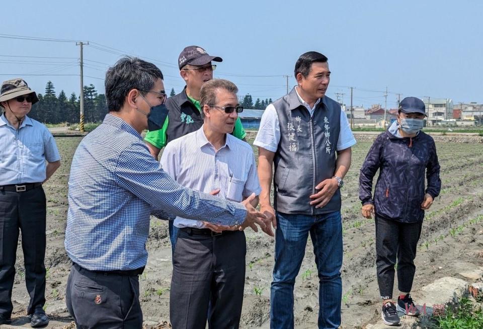 立委劉建國說，經費的部分會用最快速度努力爭取到位，也請農水署這邊要快速來規劃設計，以利後續工程進行，也才能讓農民有更好的農水路可以灌溉，來有更好的收成。