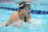 <p>Schwimmerin Fu Yuanhui gewann bei den Olympischen Spielen in Rio die Bronze-Medaille. Doch gefeiert wurde die Chinesin nicht nur für ihre Leistung, sondern dafür, dass sie in ihrem Heimatland vor laufender Kamera mit einem Tabu brach. “Ich glaube nicht, dass ich heute eine gute Leistung gezeigt habe. Ich habe das Gefühl, dass ich meine Kolleginnen im Stich gelassen habe”, sagte Fu im staatlichen Fernsehen CCTV – und lieferte eine bemerkenswerte Begründung: “Das kommt, weil ich gestern meine Periode bekommen habe. Deshalb habe ich mich besonders müde gefühlt.” Das Video ging viral und begeisterte Millionen von Menschen weltweit. (Bild: Getty Images) </p>