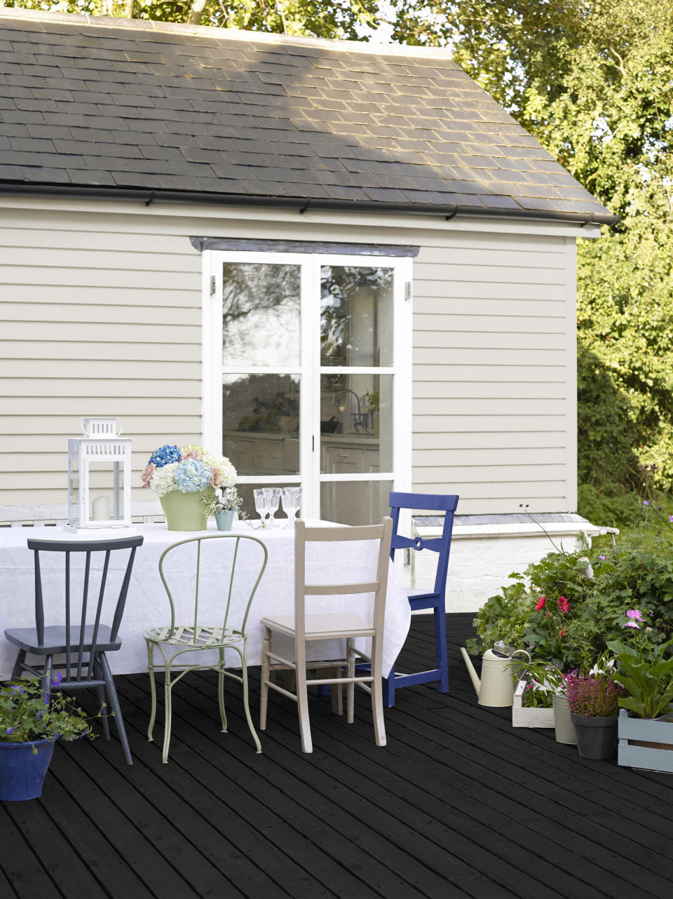 Make a statement with a dark deck