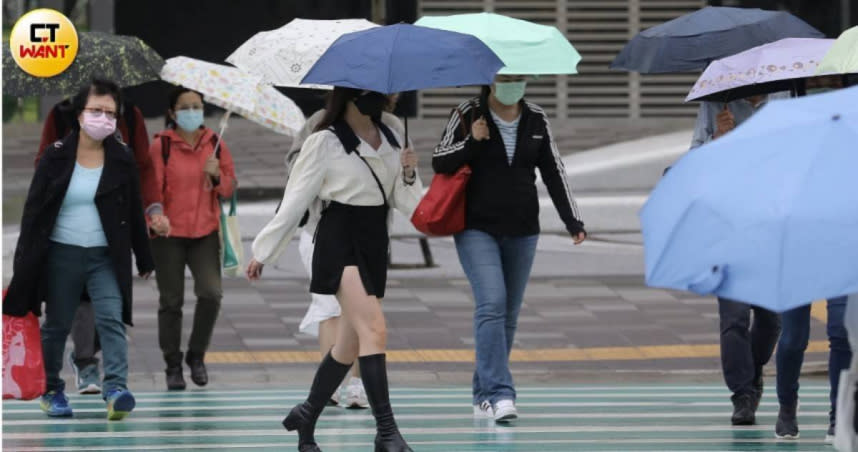 今（2日）白天海葵颱風外圍環流影響，台灣北部、東半部地區及澎湖、金門、馬祖有局部短暫陣雨。（示意圖／劉耿豪攝）