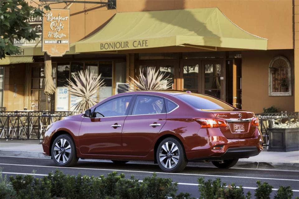 <p>2016 Nissan Sentra Side View</p>