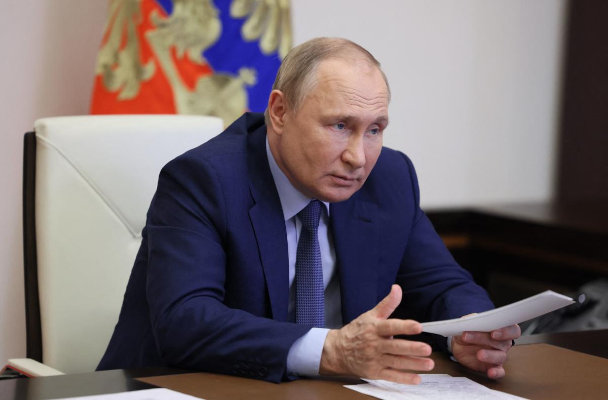 Sick Putin 'could soon be toppled as leader'