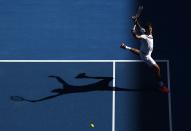 <p>Der Schweizer Tennisspieler Roger Federer ist in Aktion zu sehen. Federer spielte bei den Australian Open in Melbourne im Achtelfinale gegen den Ungarn Márton Fucsovics. Er konnte das Spiel mit 6:4, 7:6 und 6:2 klar für sich entscheiden. (Bild: REUTERS/Edgar Su) </p>