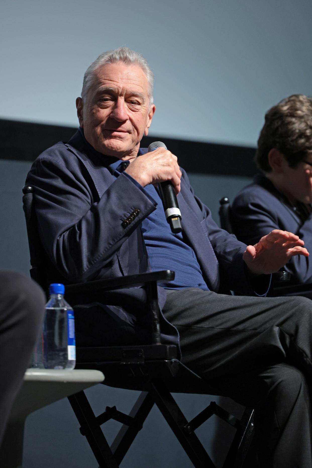 Robert De Niro has been accused on social media of yelling at anti-Israel protesters while filming scenes for an upcoming Netflix series.