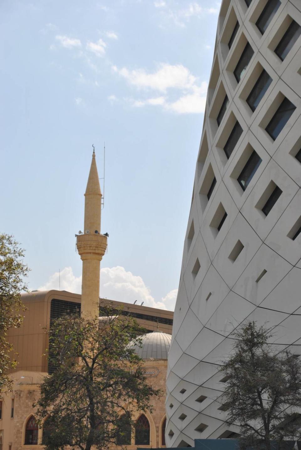 El centro de Beirut, destruido por la guerra civil que tuvo lugar en el país entre 1975 y 1990, fue reconstruido para convertirse en una zona de compras con firmas de lujo.