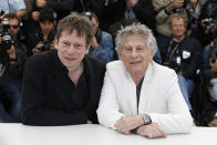 En 2013, Roman Polanski a besoin d'un acteur pour remplacer Louis Garrel - qui lui a fait faux bond - dans le film <em>La Vénus à la fourrure,</em> aux côtés d'Emmanuelle Seigner. Il se tourne alors vers Mathieu Amalric. Ce dernier accepte et le film est une réussite : il décroche une place en sélection officielle du Festival de Cannes 2013 et il reçoit surtout sept nominations (et un prix, celui du Meilleur réalisateur pour Polanski) aux César 2014. Plus tôt, en 2010, il faisait partie des signataires d'une pétition en faveur du cinéaste franco-polonais, en marge du Festival de Cannes, qui était alors en pleine polémique sur ses poursuites pour des relations sexuelles avec une mineure dans les années 70. En 2019, il a tourné une nouvelle fois pour lui, cette fois-ci dans <em>J'accuse</em>.